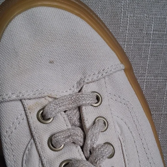 Vans Men’s Off-White Canvas Low-Top Sneakers with Gum Sole - Picture 7 of 10